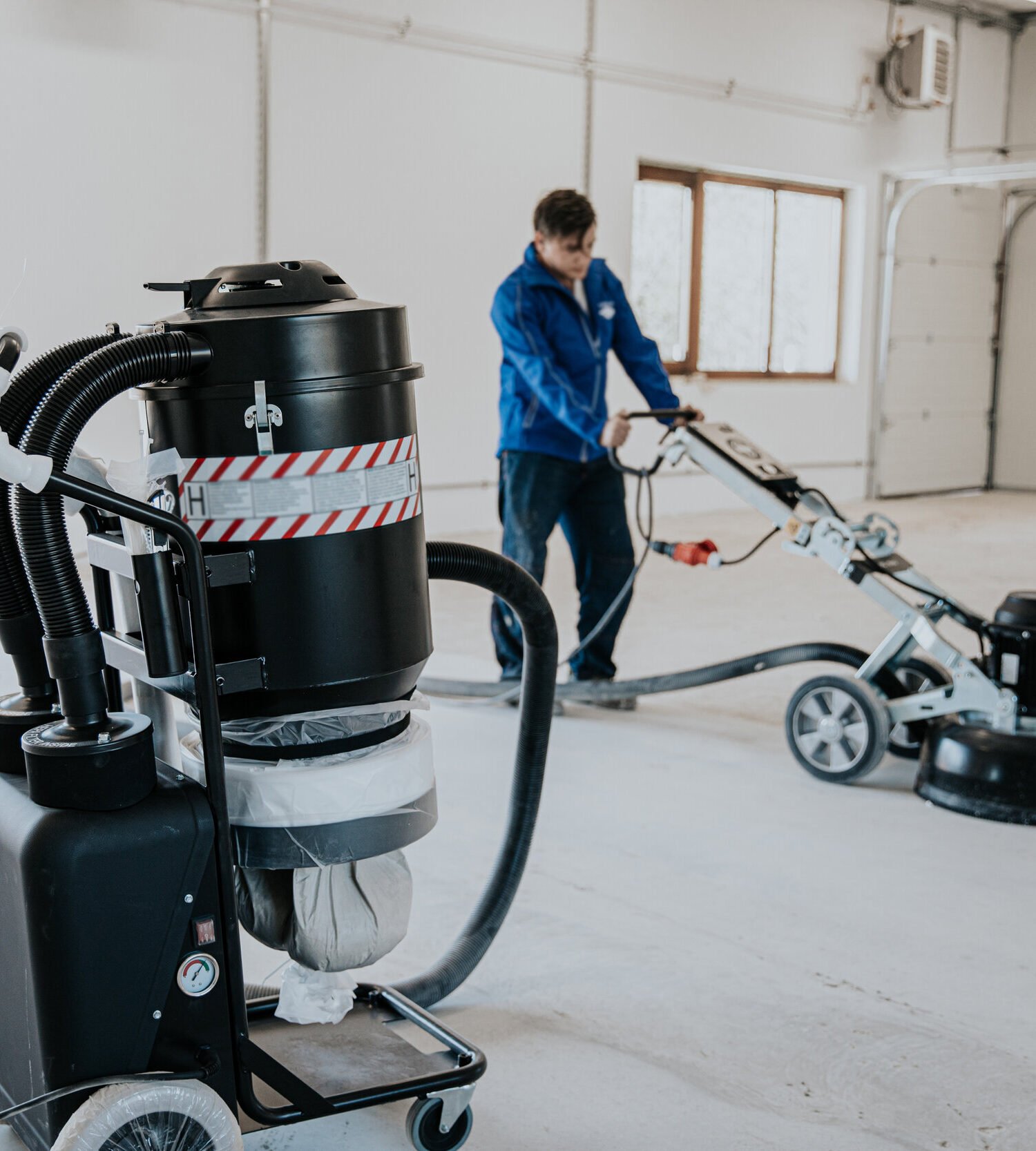 Construction,Worker,Using,Machine,Polishing,Surface,Floor,Smoothing,And,Finishing